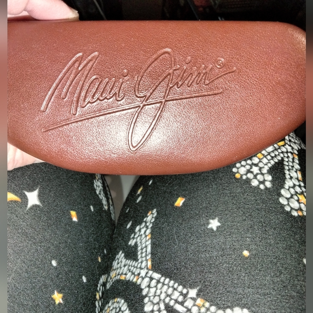 Maui Jim-clamshell sunglass case